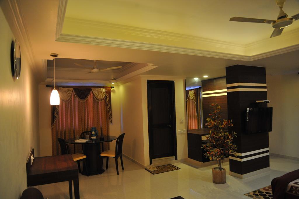 Hotel Alpha Vadodara Room photo